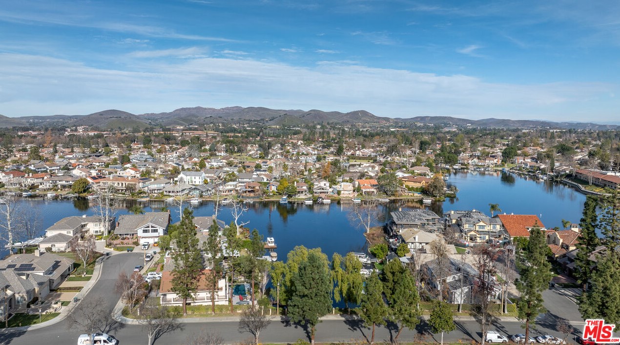 3668 Twin Lake Rdg, Thousand Oaks CA  91361-3927 exterior