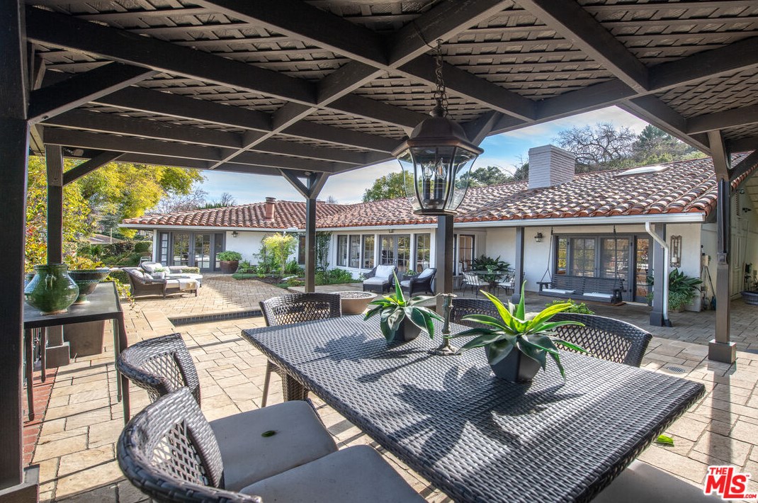 3668 Twin Lake Rdg, Thousand Oaks CA  91361-3927 exterior