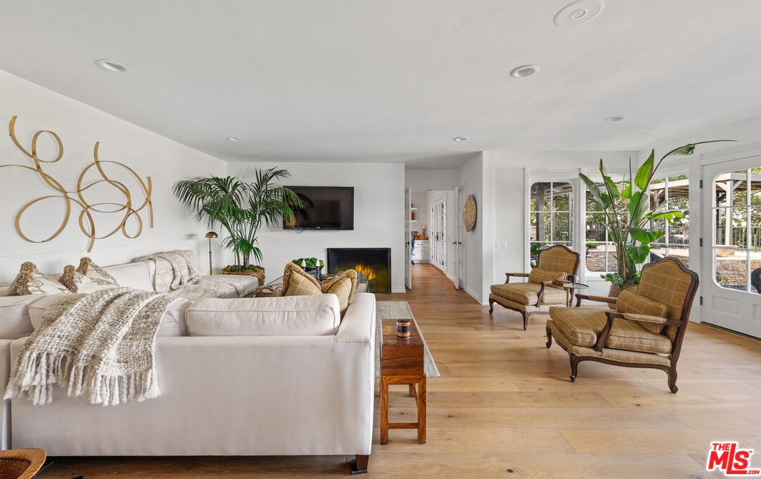 3668 Twin Lake Rdg, Thousand Oaks CA  91361-3927 exterior