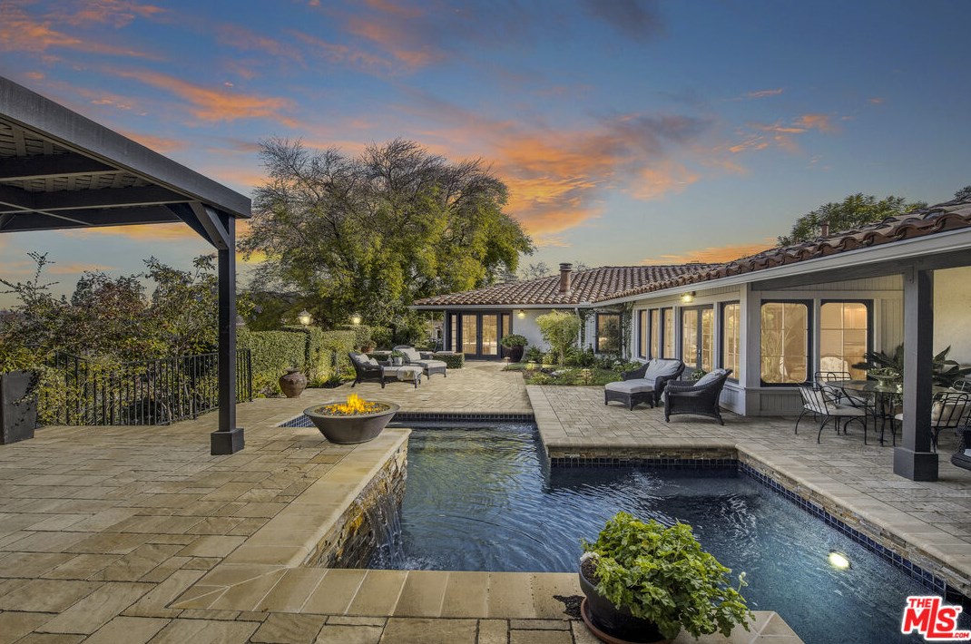 3668 Twin Lake Rdg, Thousand Oaks CA  91361-3927 exterior