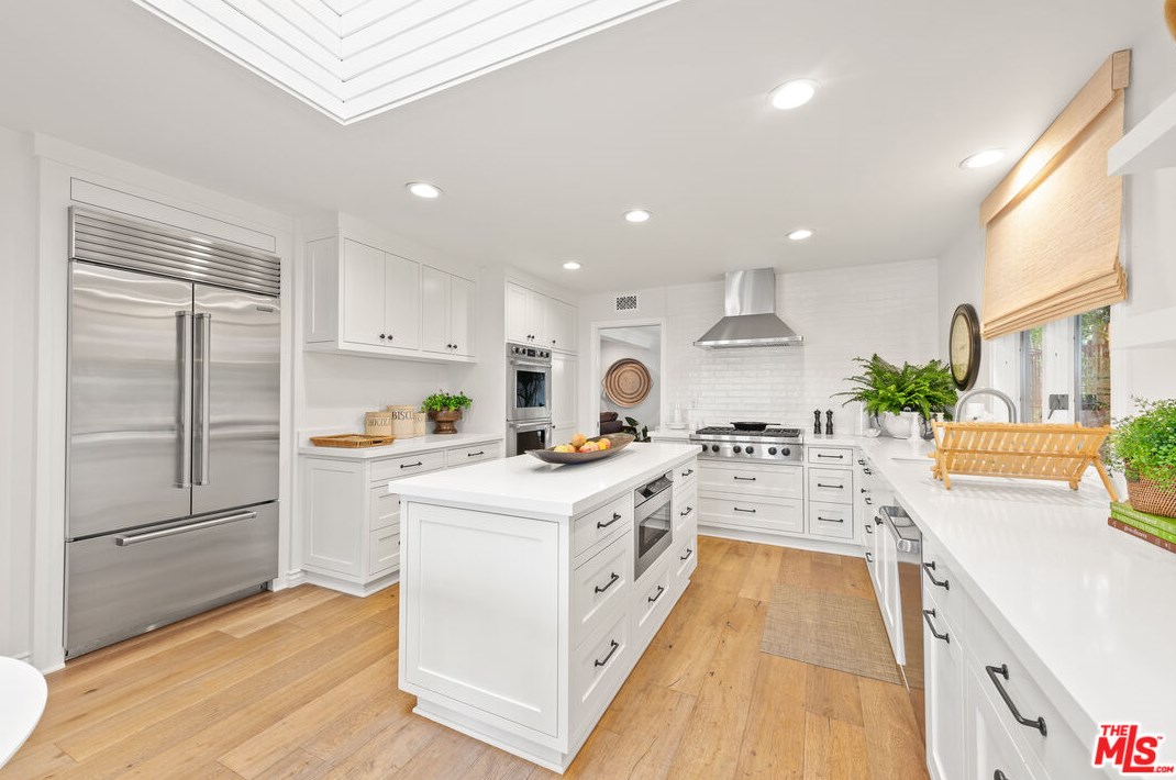 3668 Twin Lake Rdg, Thousand Oaks CA  91361-3927 exterior