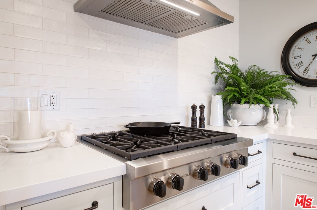 3668 Twin Lake Rdg, Thousand Oaks CA  91361-3927 exterior