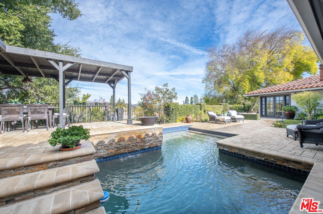 3668 Twin Lake Rdg, Thousand Oaks CA  91361-3927 exterior