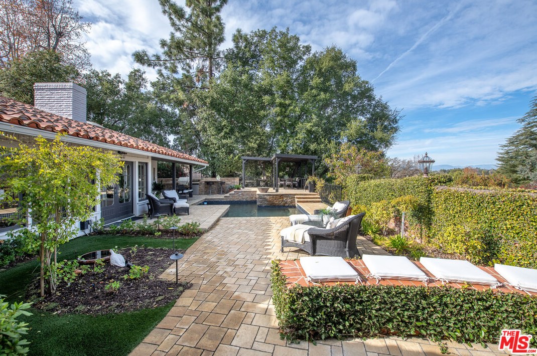 3668 Twin Lake Rdg, Thousand Oaks CA  91361-3927 exterior