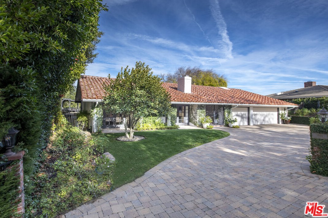 3668 Twin Lake Rdg, Thousand Oaks CA  91361-3927 exterior