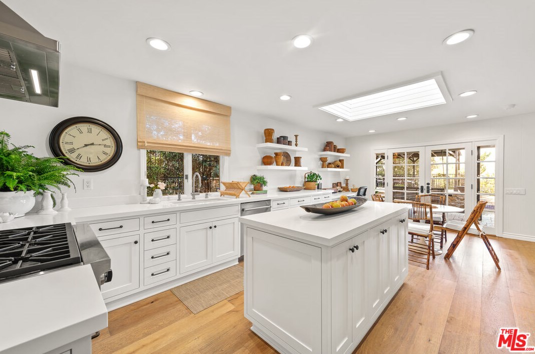 3668 Twin Lake Rdg, Thousand Oaks CA  91361-3927 exterior