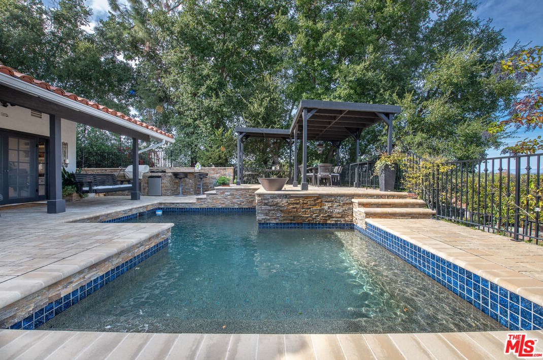 3668 Twin Lake Rdg, Thousand Oaks CA  91361-3927 exterior