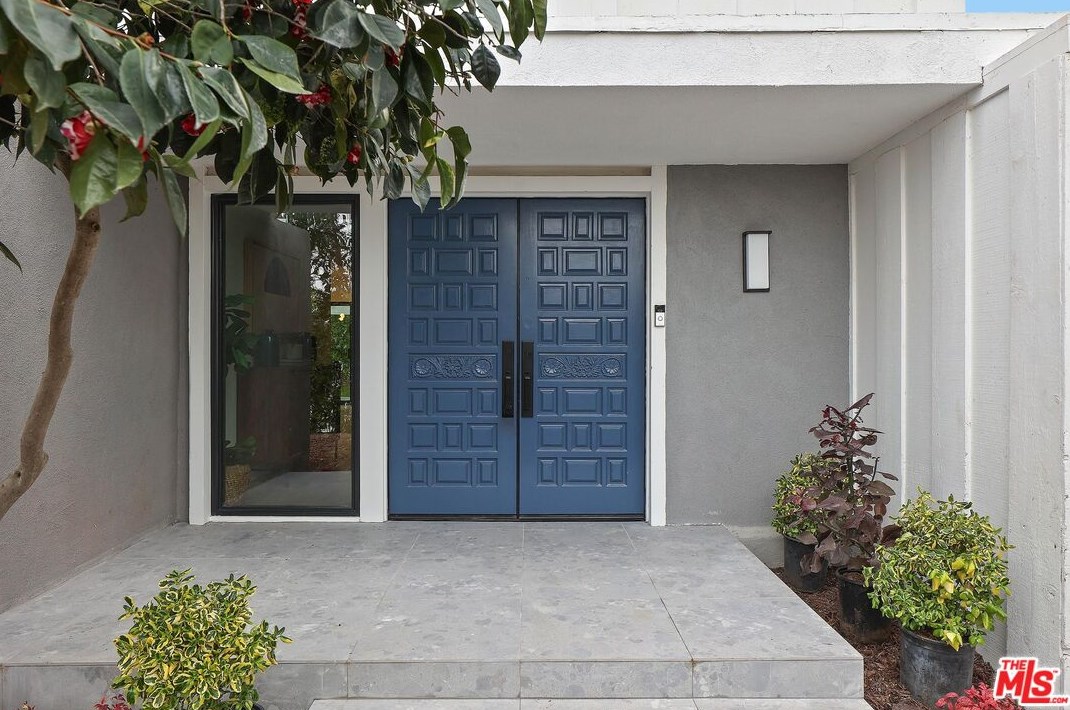 3355 Alginet Dr, Van Nuys, CA 91436