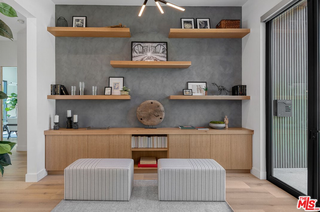 6312 Mirror Lake Dr, Los Angeles CA  90068-1636 exterior