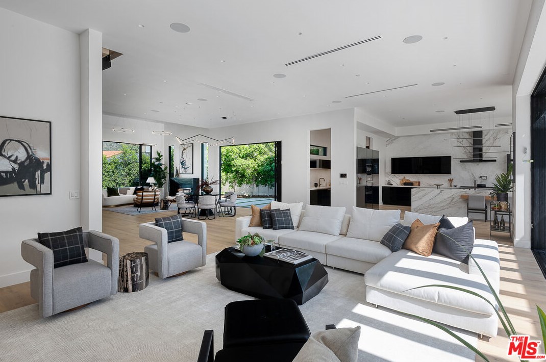 6312 Mirror Lake Dr, Los Angeles CA  90068-1636 exterior