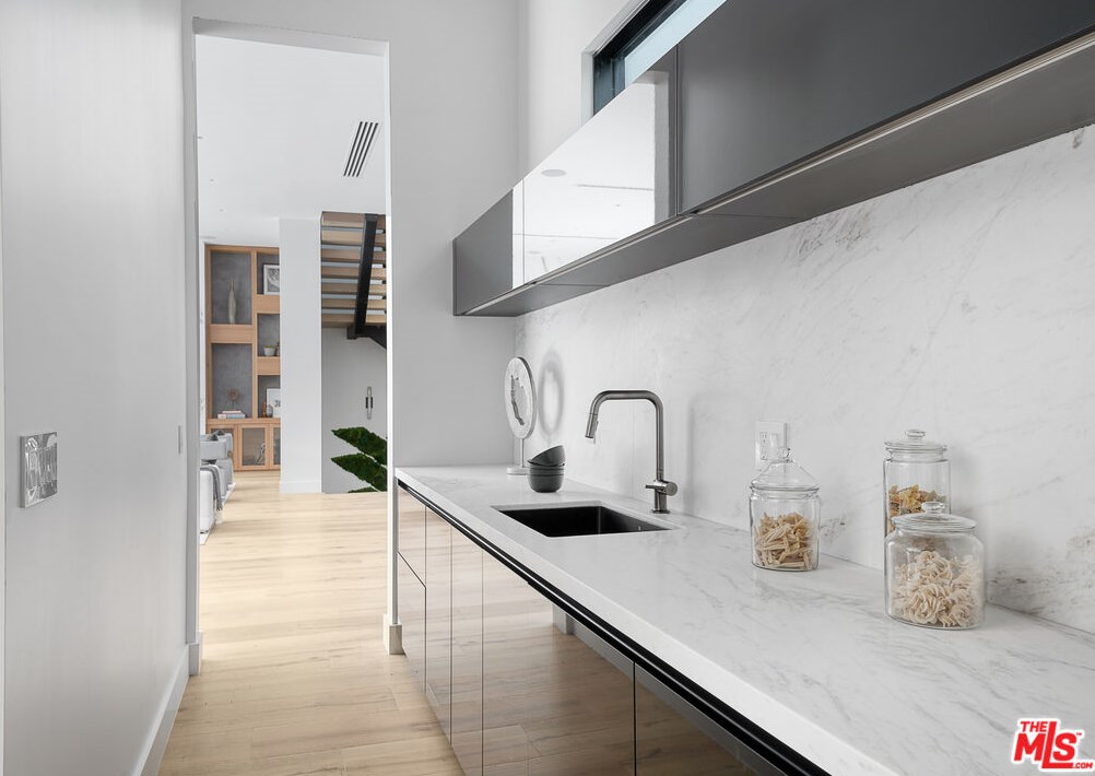 6312 Mirror Lake Dr, Los Angeles CA  90068-1636 exterior