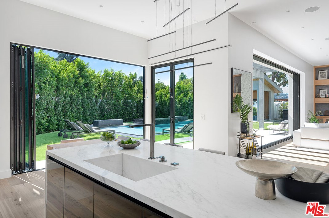 6312 Mirror Lake Dr, Los Angeles CA  90068-1636 exterior