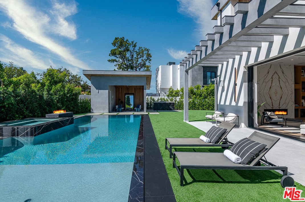 6312 Mirror Lake Dr, Los Angeles CA  90068-1636 exterior