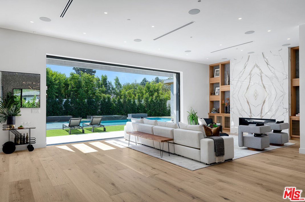 6312 Mirror Lake Dr, Los Angeles CA  90068-1636 exterior