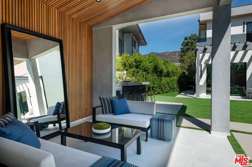 6312 Mirror Lake Dr, Los Angeles CA  90068-1636 exterior