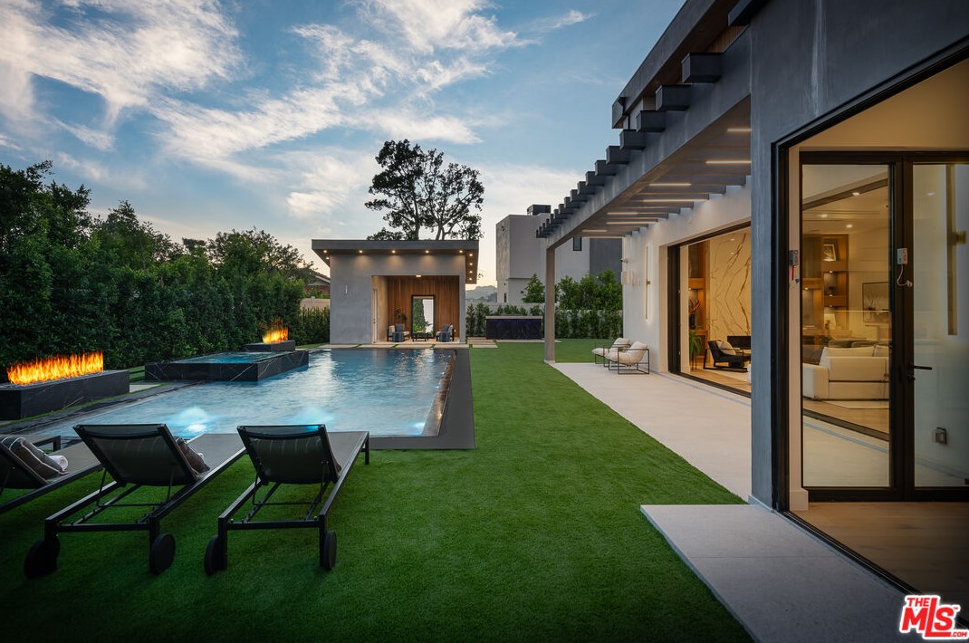 6312 Mirror Lake Dr, Los Angeles CA  90068-1636 exterior