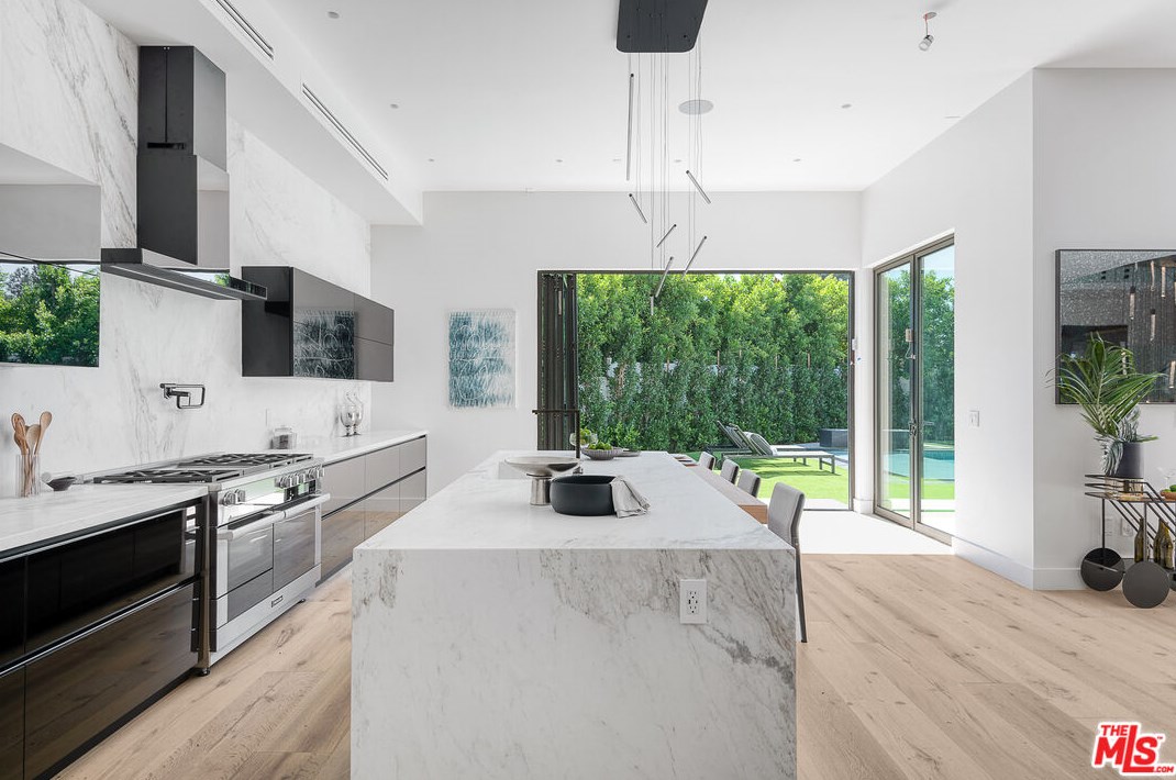 6312 Mirror Lake Dr, Los Angeles CA  90068-1636 exterior