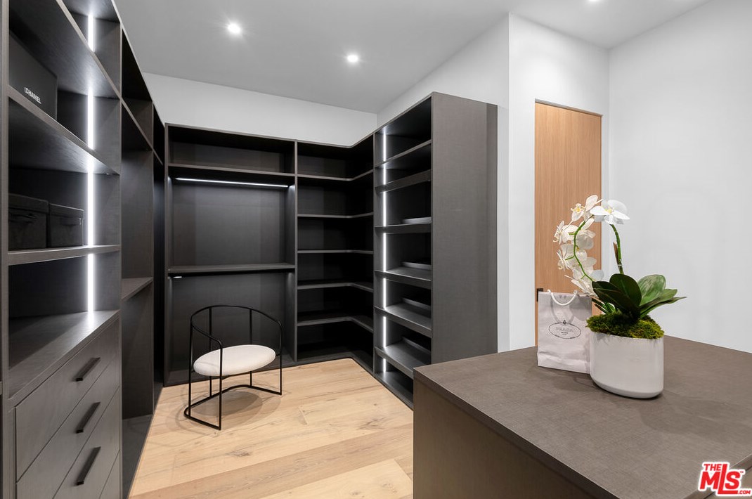 6312 Mirror Lake Dr, Los Angeles CA  90068-1636 exterior