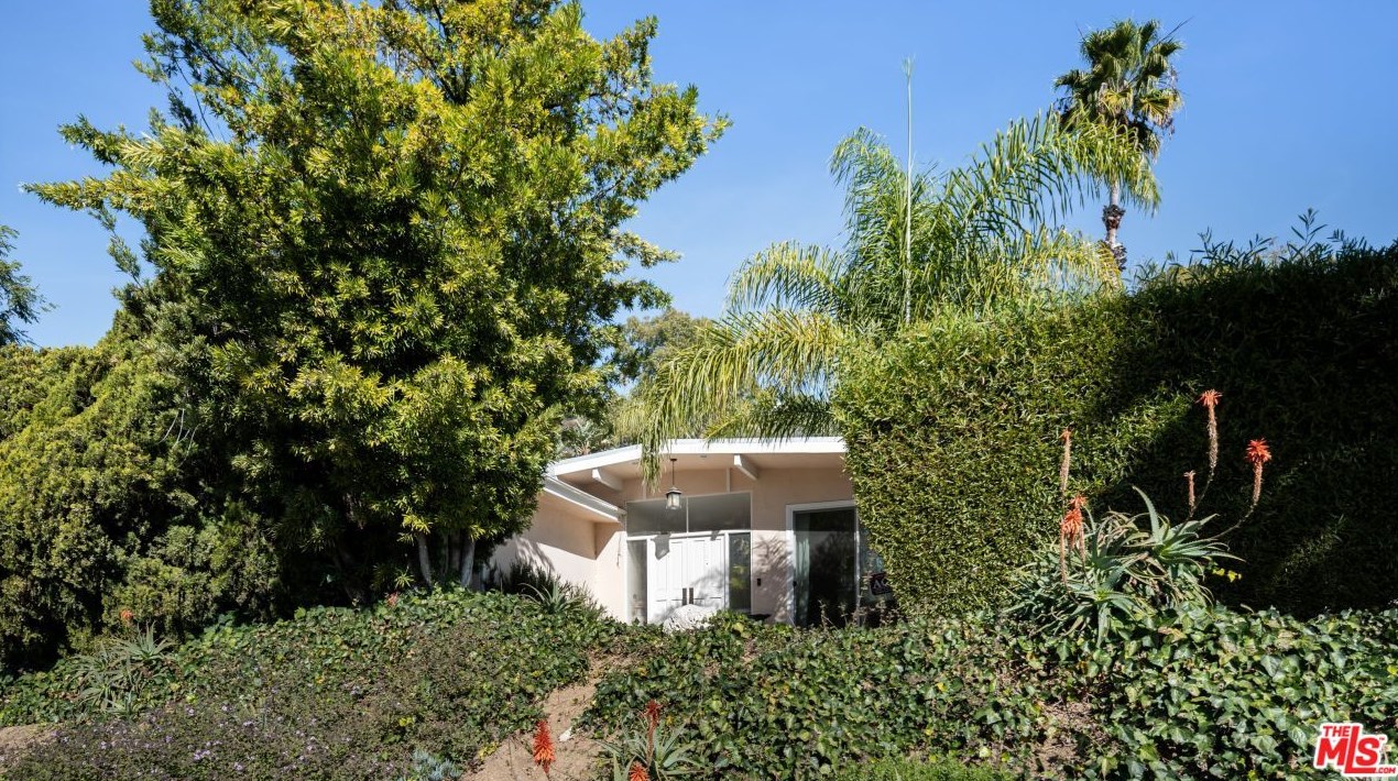 13535 Bayliss Rd, Los Angeles, CA 90049-1812