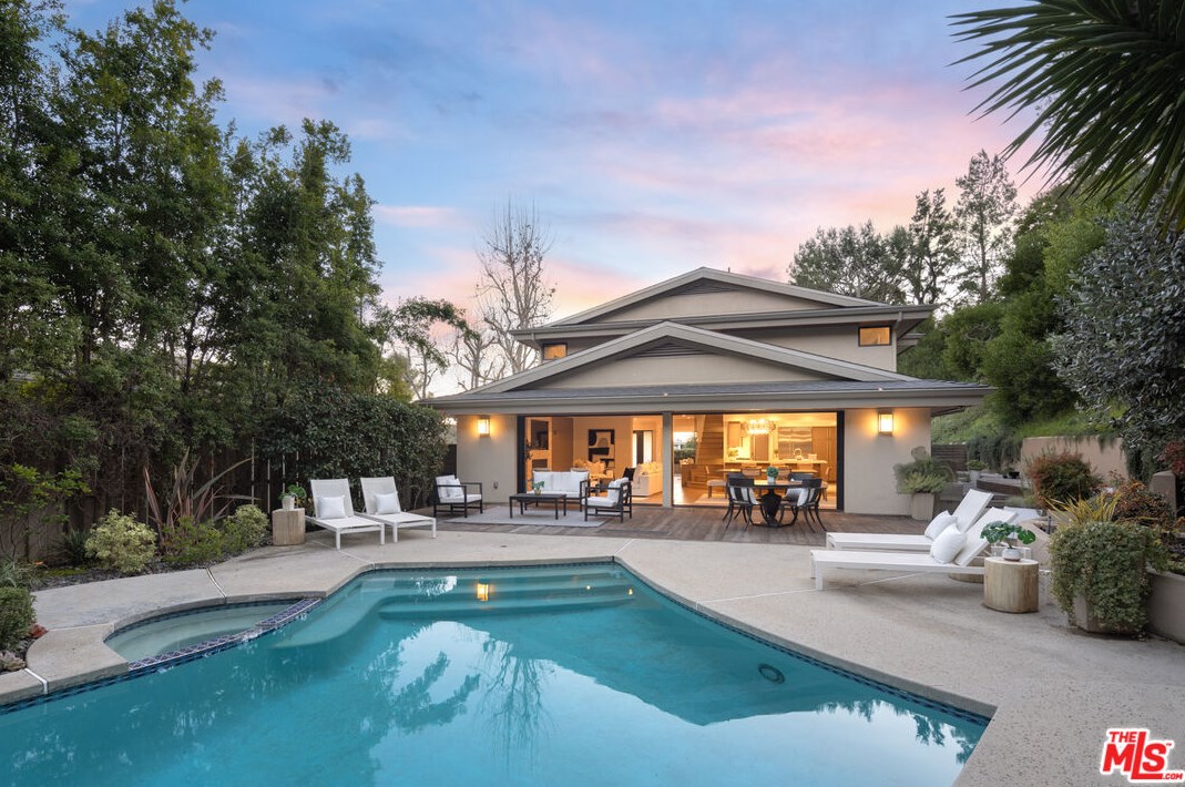9495 Rembert Ln, Beverly Hills, CA 90210