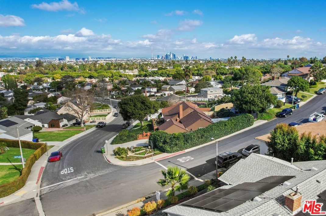5220 Sanchez Dr, Los Angeles, CA 90008-1117