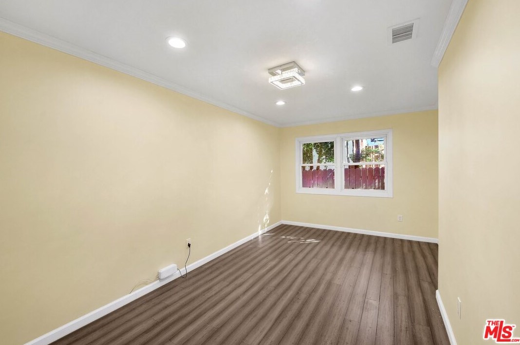 5220 Sanchez Dr, Los Angeles CA  90008-1117 exterior