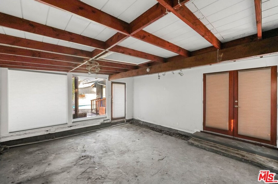 5220 Sanchez Dr, Los Angeles CA  90008-1117 exterior