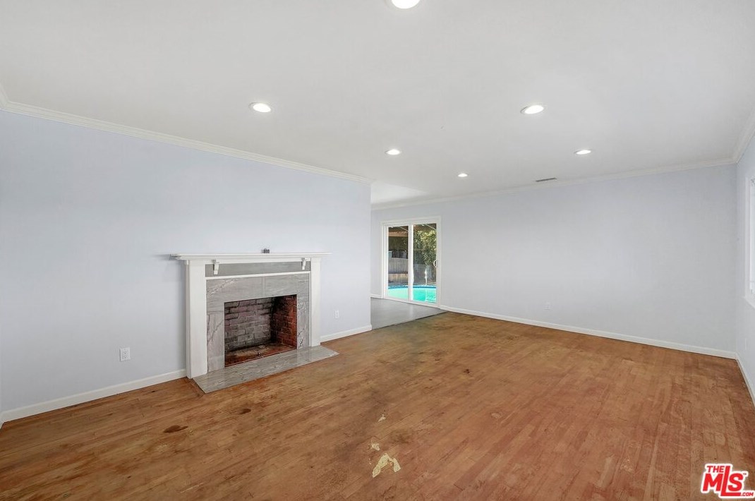 5220 Sanchez Dr, Los Angeles CA  90008-1117 exterior