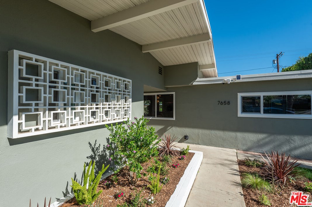 7658 Lindley Ave, Los Angeles CA  91335-2146 exterior