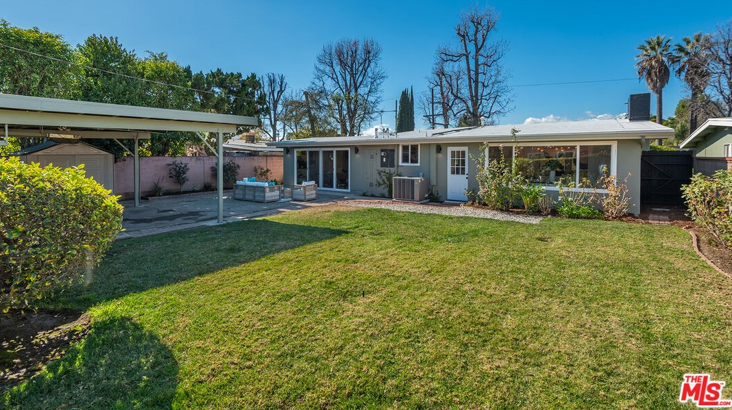 7658 Lindley Ave, Los Angeles CA  91335-2146 exterior