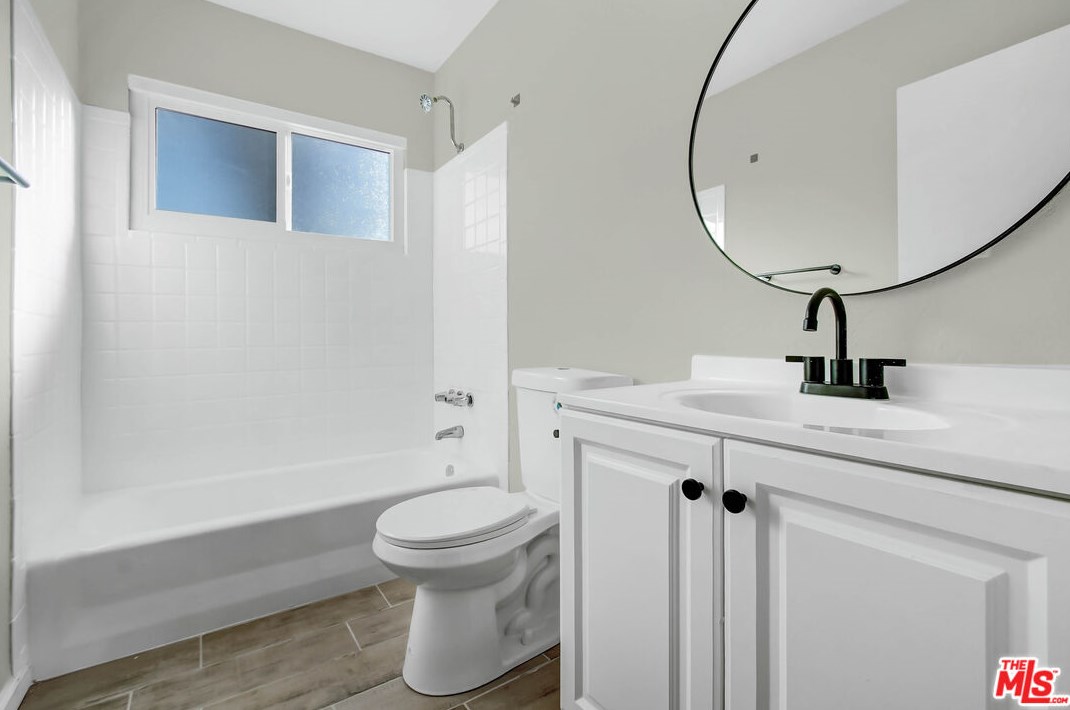 16221 La Joya Ct, Victorville CA  92395-3621 exterior