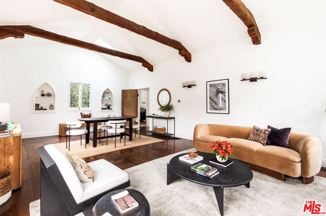 2251 Cahuenga Blvd, Los Angeles CA  90068-2709 exterior