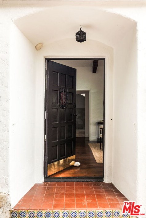 2251 Cahuenga Blvd, Los Angeles CA  90068-2709 exterior