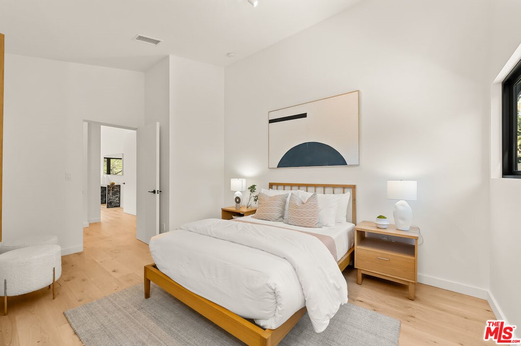 17252 Escalon Dr, Van Nuys CA  91436-4032 exterior