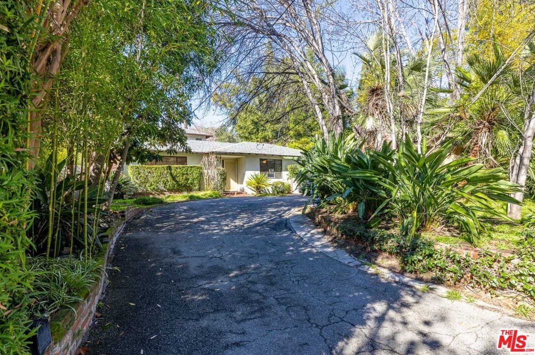 435 Lima St, Sierra Madre, CA 91024-1050