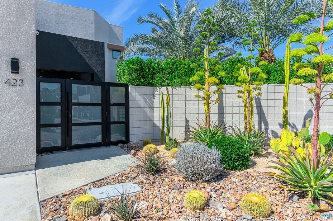 423 Avenida Caballeros, Palm Springs, CA 92262-6167