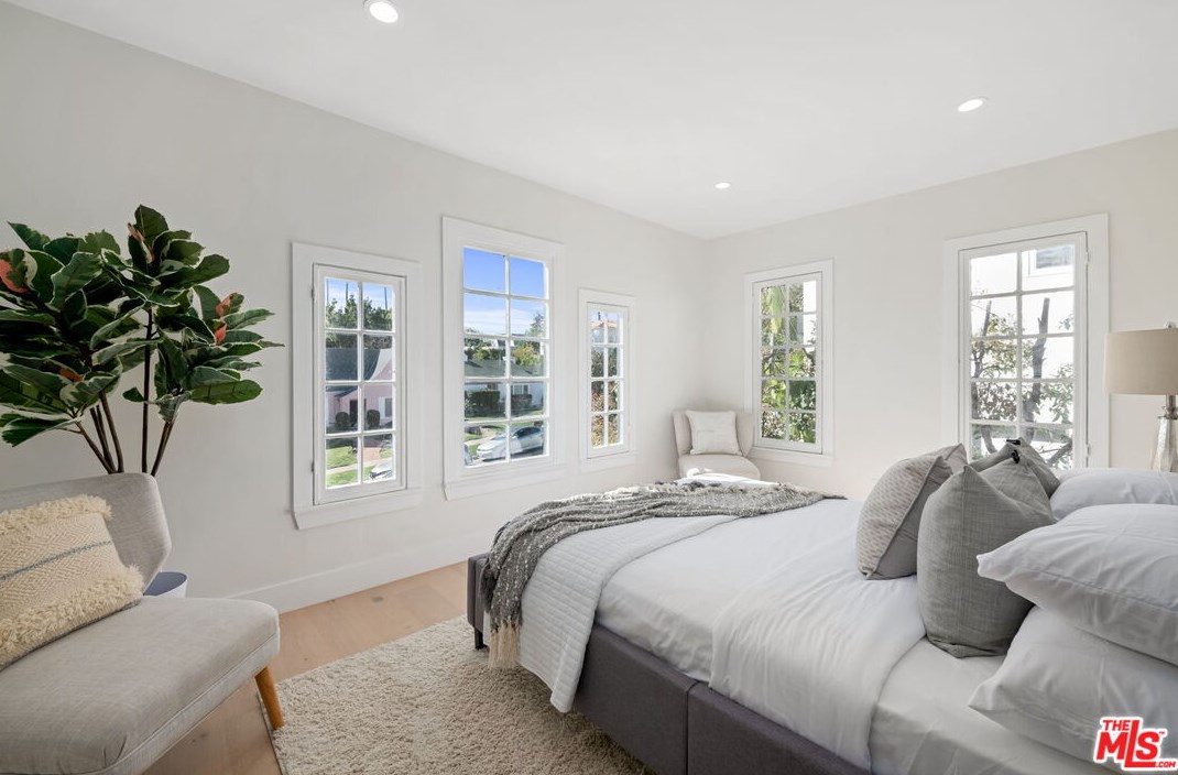 2112 Linnington Ave, Los Angeles CA  90025-5904 exterior