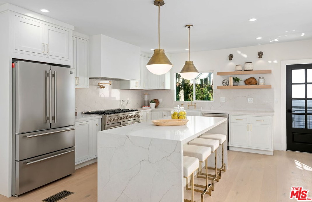 2112 Linnington Ave, Los Angeles CA  90025-5904 exterior