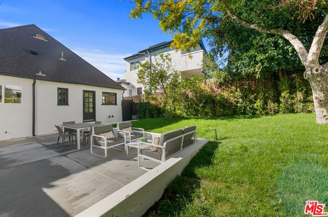 2112 Linnington Ave, Los Angeles CA  90025-5904 exterior