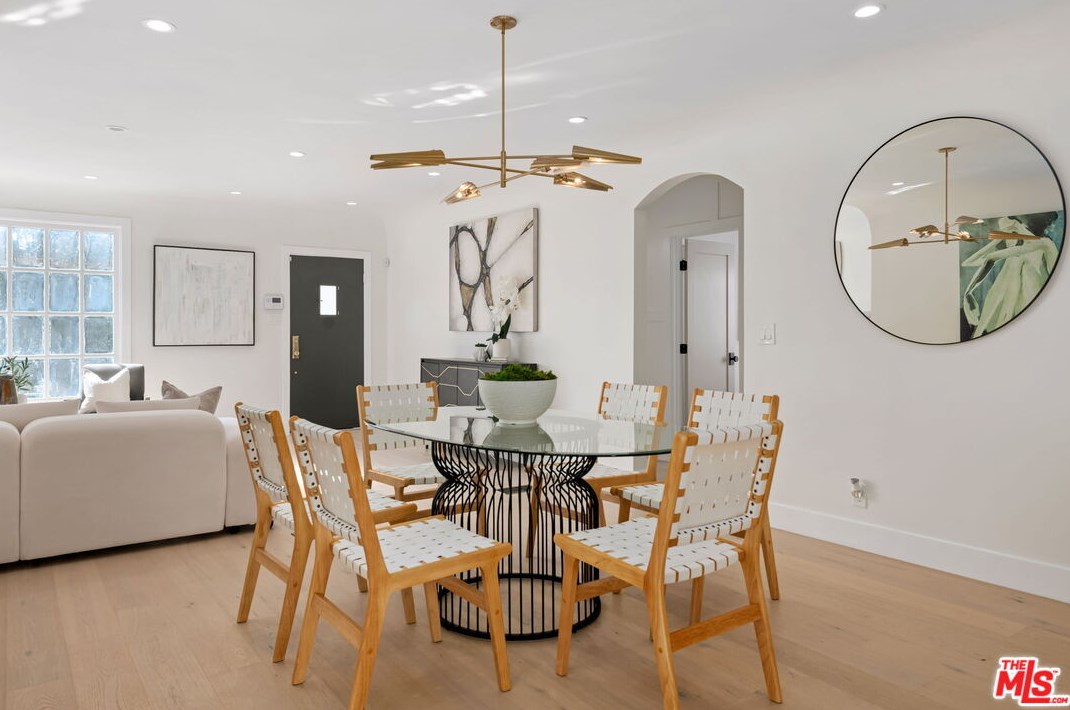 2112 Linnington Ave, Los Angeles CA  90025-5904 exterior