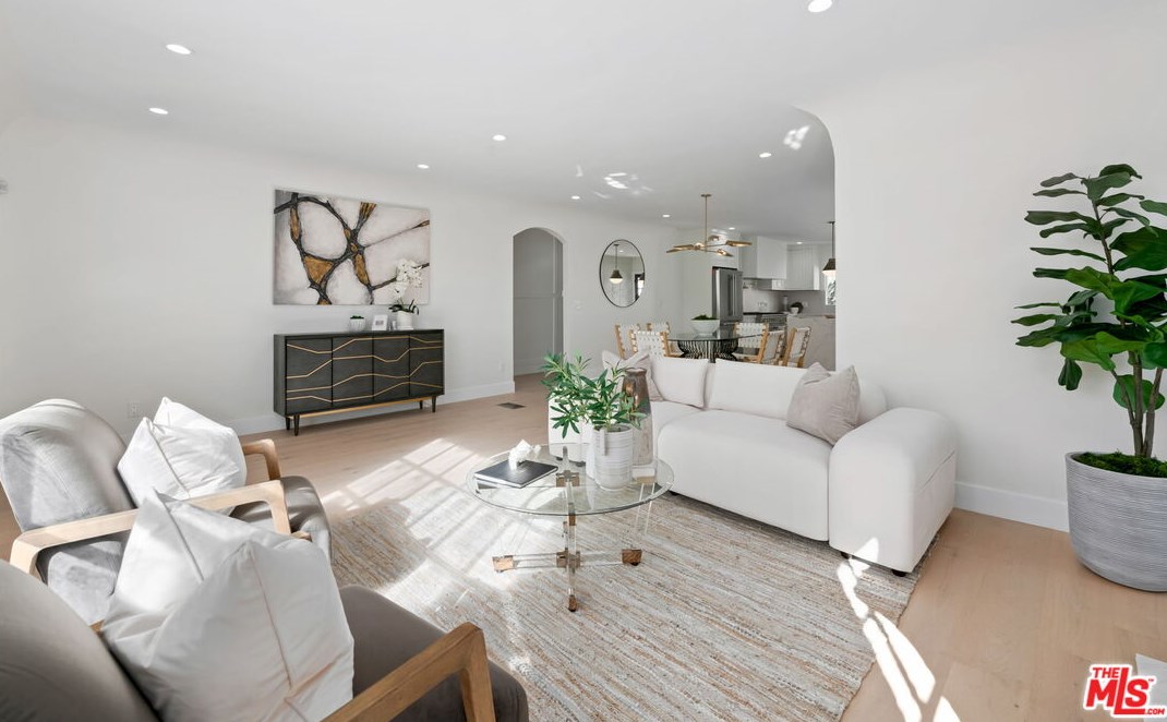 2112 Linnington Ave, Los Angeles CA  90025-5904 exterior
