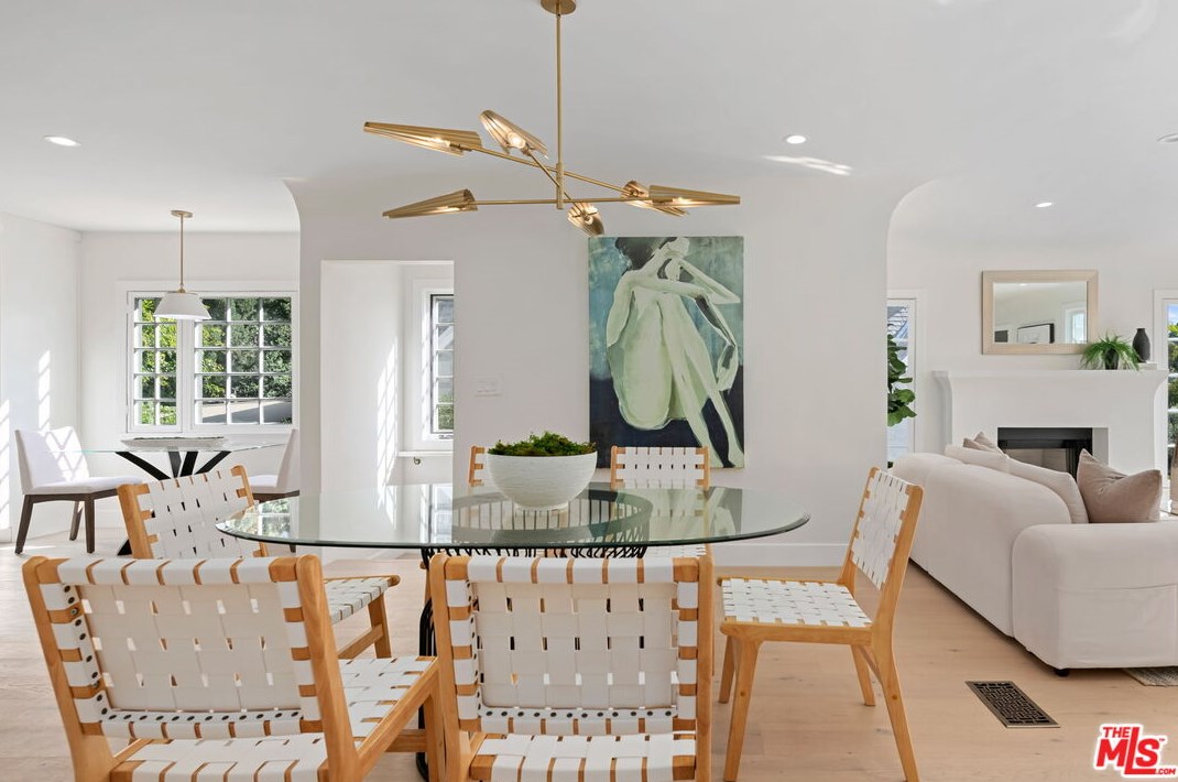 2112 Linnington Ave, Los Angeles CA  90025-5904 exterior