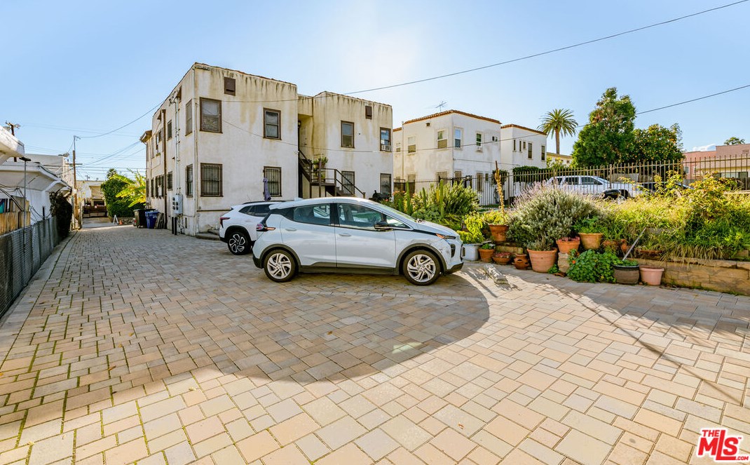 4419 Burns Ave, Los Angeles CA  90029-2702 exterior