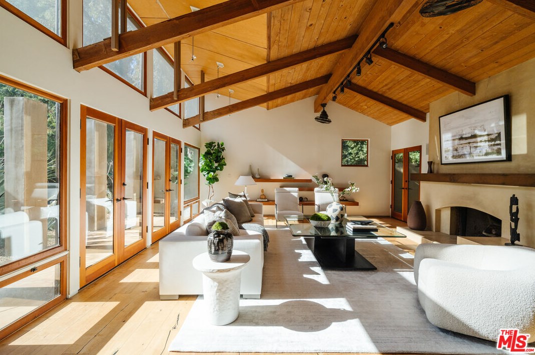 5386 Jed Smith Rd, Calabasas, CA 91302