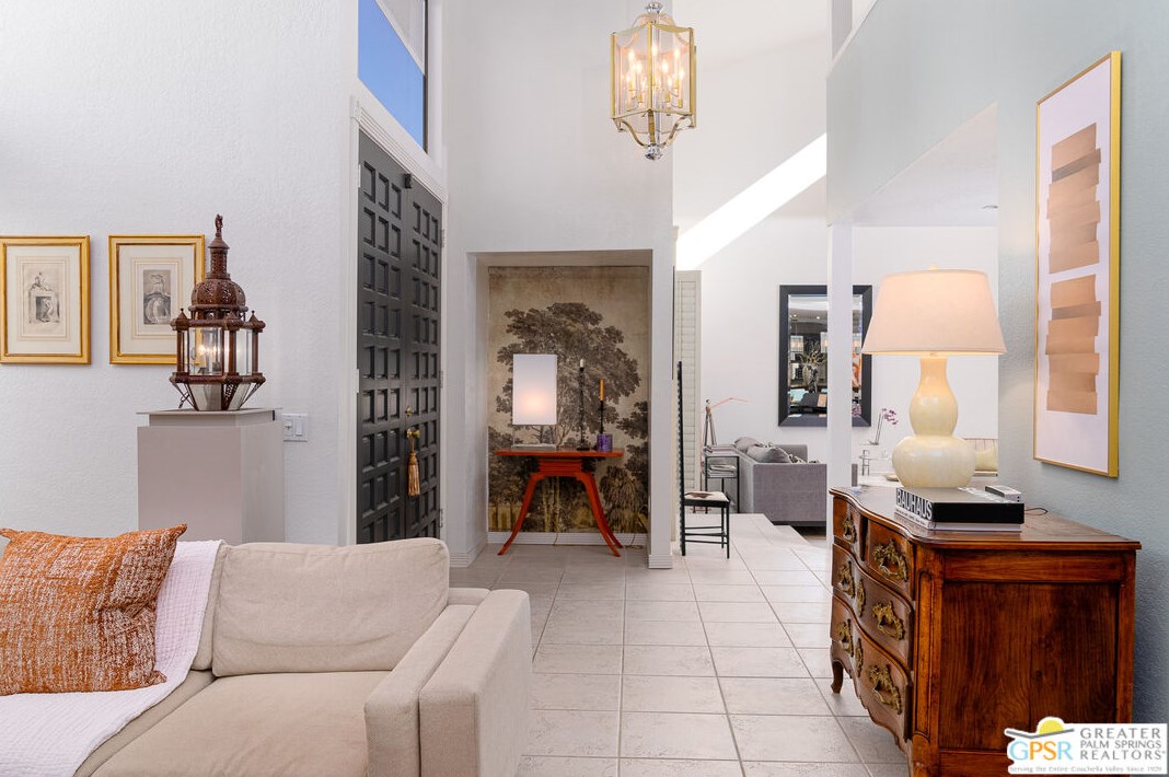 2134 Palm Canyon Dr, Palm Springs, CA 92262-2832