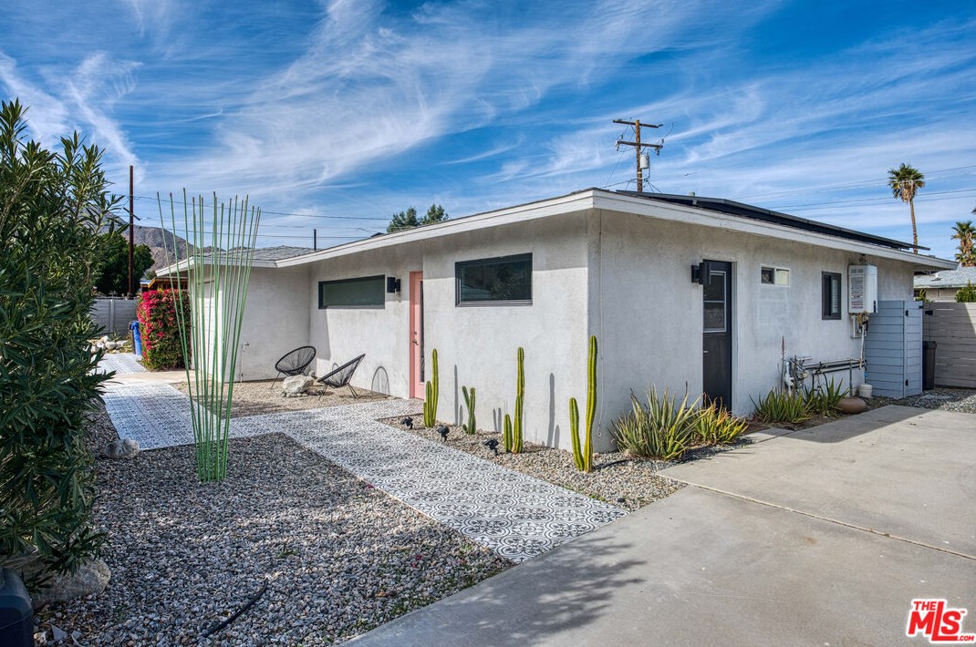 500 Palm Vista Dr, Palm Springs CA  92262-1495 exterior