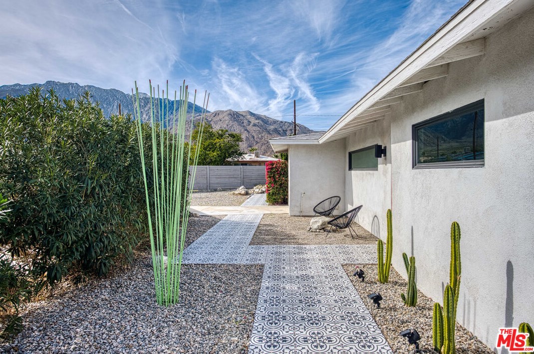 500 Palm Vista Dr, Palm Springs CA  92262-1495 exterior