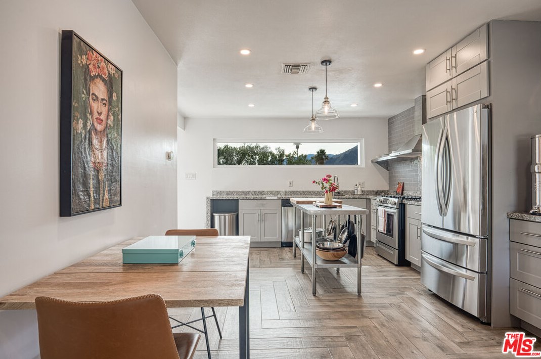 500 Palm Vista Dr, Palm Springs CA  92262-1495 exterior