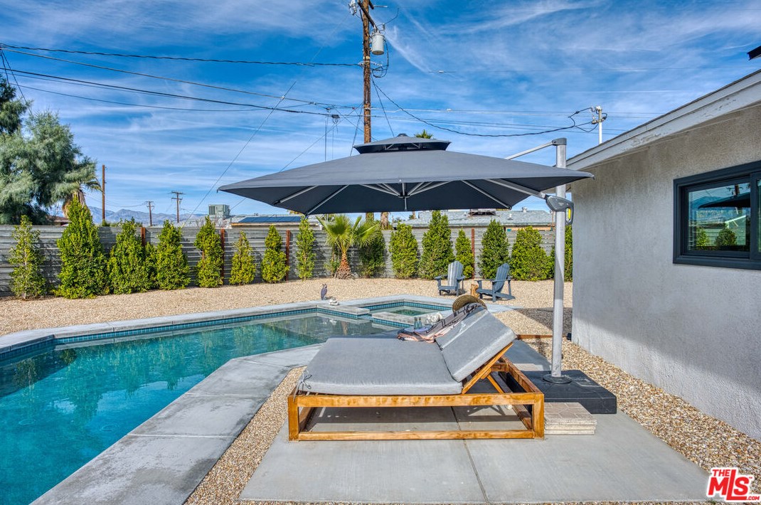 500 Palm Vista Dr, Palm Springs CA  92262-1495 exterior