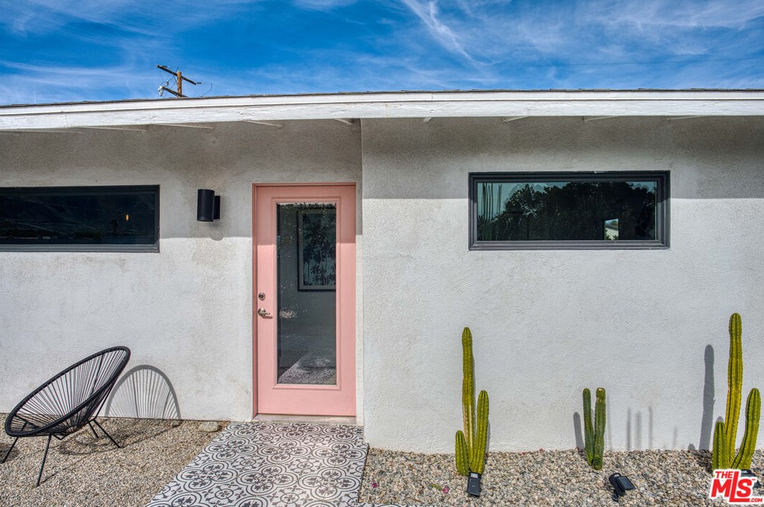 500 Palm Vista Dr, Palm Springs CA  92262-1495 exterior